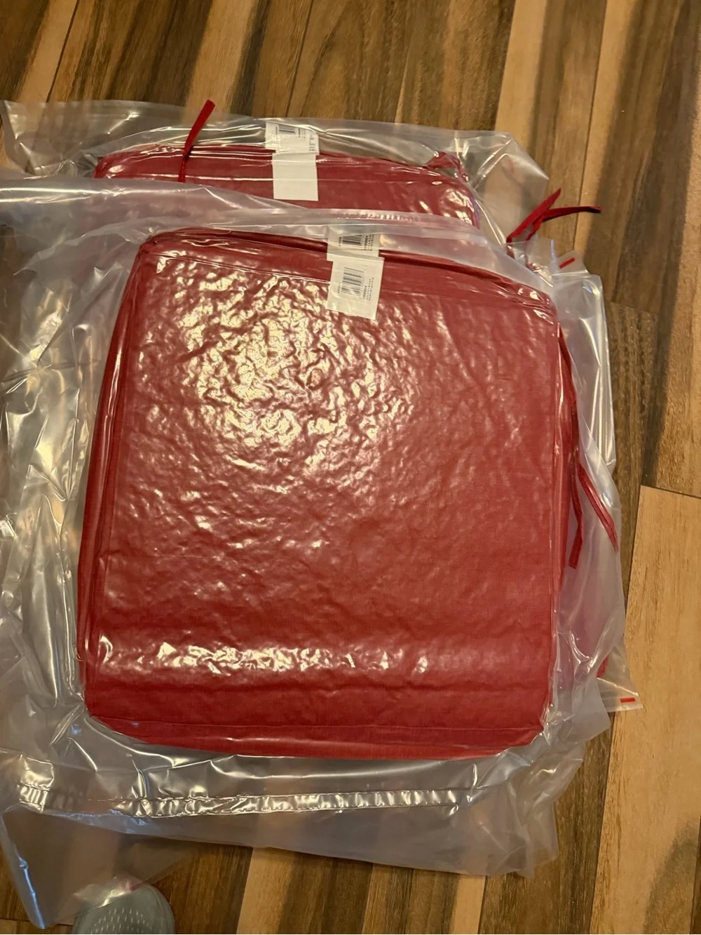 Arden Red Seat Cushion with Tie Straps (6)
